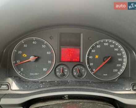 Черный Фольксваген Гольф, объемом двигателя 1.39 л и пробегом 242 тыс. км за 5400 $, фото 5 на Automoto.ua