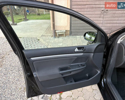 Черный Фольксваген Гольф, объемом двигателя 1.6 л и пробегом 240 тыс. км за 6150 $, фото 13 на Automoto.ua