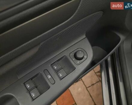 Черный Фольксваген Гольф, объемом двигателя 1.6 л и пробегом 260 тыс. км за 5399 $, фото 21 на Automoto.ua