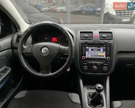 Черный Фольксваген Гольф, объемом двигателя 1.39 л и пробегом 268 тыс. км за 6490 $, фото 13 на Automoto.ua