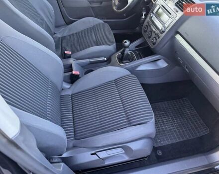 Черный Фольксваген Гольф, объемом двигателя 1.6 л и пробегом 258 тыс. км за 5950 $, фото 9 на Automoto.ua