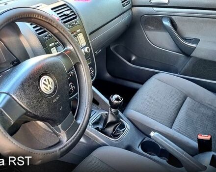 Черный Фольксваген Гольф, объемом двигателя 1.6 л и пробегом 236 тыс. км за 5800 $, фото 5 на Automoto.ua