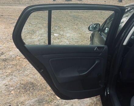 Черный Фольксваген Гольф, объемом двигателя 1.4 л и пробегом 268 тыс. км за 5600 $, фото 21 на Automoto.ua