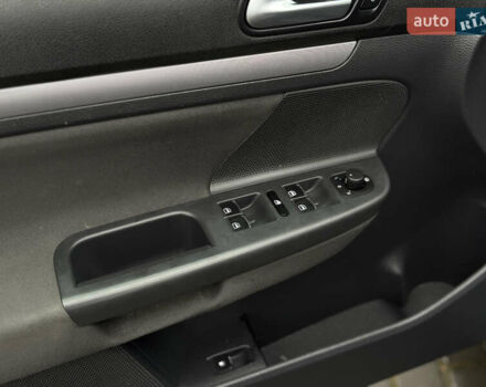 Черный Фольксваген Гольф, объемом двигателя 1.6 л и пробегом 195 тыс. км за 5150 $, фото 17 на Automoto.ua