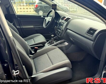 Черный Фольксваген Гольф, объемом двигателя 1.6 л и пробегом 195 тыс. км за 5700 $, фото 6 на Automoto.ua