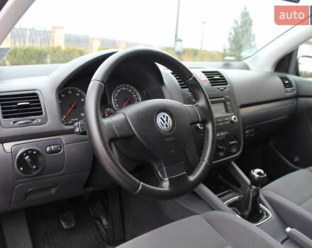 Черный Фольксваген Гольф, объемом двигателя 1.6 л и пробегом 203 тыс. км за 5890 $, фото 32 на Automoto.ua