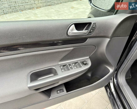 Чорний Фольксваген Гольф, об'ємом двигуна 1.4 л та пробігом 142 тис. км за 7799 $, фото 20 на Automoto.ua