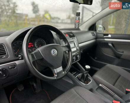 Черный Фольксваген Гольф, объемом двигателя 1.6 л и пробегом 221 тыс. км за 6600 $, фото 23 на Automoto.ua