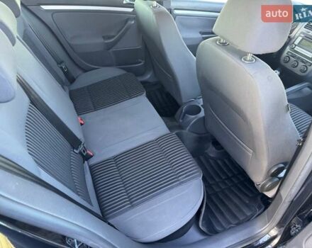 Черный Фольксваген Гольф, объемом двигателя 1.6 л и пробегом 258 тыс. км за 5950 $, фото 13 на Automoto.ua