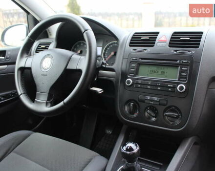 Черный Фольксваген Гольф, объемом двигателя 1.6 л и пробегом 203 тыс. км за 5890 $, фото 79 на Automoto.ua