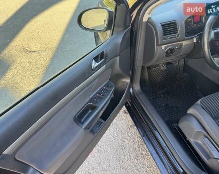 Черный Фольксваген Гольф, объемом двигателя 1.6 л и пробегом 258 тыс. км за 5950 $, фото 21 на Automoto.ua