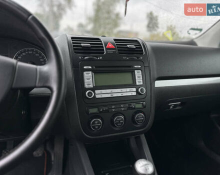 Черный Фольксваген Гольф, объемом двигателя 1.6 л и пробегом 221 тыс. км за 6600 $, фото 29 на Automoto.ua