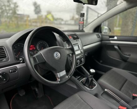 Черный Фольксваген Гольф, объемом двигателя 1.6 л и пробегом 221 тыс. км за 6600 $, фото 5 на Automoto.ua