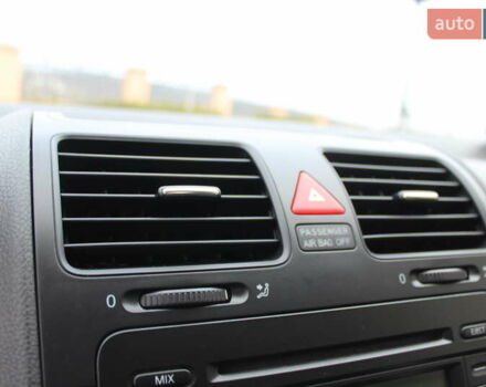 Черный Фольксваген Гольф, объемом двигателя 1.6 л и пробегом 203 тыс. км за 5890 $, фото 48 на Automoto.ua