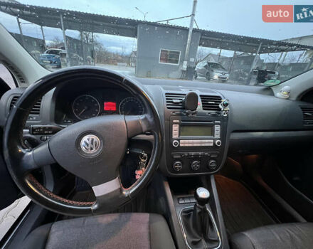 Черный Фольксваген Гольф, объемом двигателя 1.6 л и пробегом 195 тыс. км за 5900 $, фото 11 на Automoto.ua