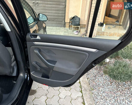 Черный Фольксваген Гольф, объемом двигателя 1.6 л и пробегом 240 тыс. км за 6150 $, фото 21 на Automoto.ua