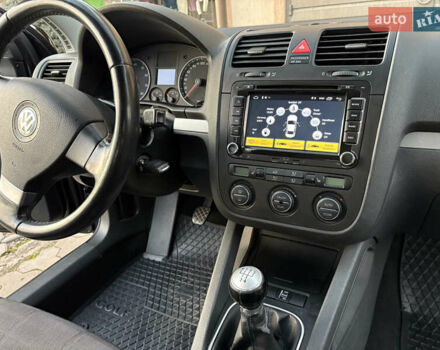 Черный Фольксваген Гольф, объемом двигателя 1.6 л и пробегом 240 тыс. км за 6150 $, фото 25 на Automoto.ua