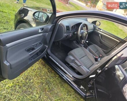 Черный Фольксваген Гольф, объемом двигателя 1.6 л и пробегом 250 тыс. км за 7500 $, фото 18 на Automoto.ua