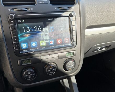 Черный Фольксваген Гольф, объемом двигателя 1.6 л и пробегом 220 тыс. км за 5250 $, фото 5 на Automoto.ua