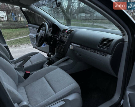 Черный Фольксваген Гольф, объемом двигателя 1.6 л и пробегом 299 тыс. км за 5800 $, фото 15 на Automoto.ua