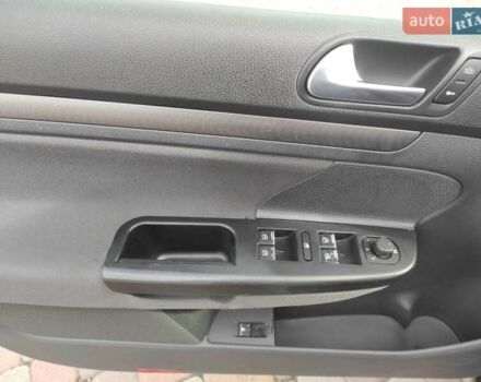 Черный Фольксваген Гольф, объемом двигателя 1.6 л и пробегом 188 тыс. км за 5500 $, фото 14 на Automoto.ua