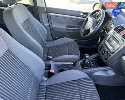 Черный Фольксваген Гольф, объемом двигателя 1.6 л и пробегом 258 тыс. км за 5950 $, фото 10 на Automoto.ua