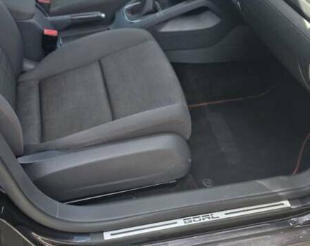 Черный Фольксваген Гольф, объемом двигателя 1.6 л и пробегом 205 тыс. км за 6250 $, фото 7 на Automoto.ua