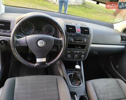 Черный Фольксваген Гольф, объемом двигателя 1.6 л и пробегом 250 тыс. км за 7500 $, фото 8 на Automoto.ua