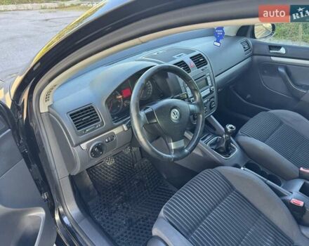 Черный Фольксваген Гольф, объемом двигателя 1.6 л и пробегом 258 тыс. км за 5950 $, фото 20 на Automoto.ua