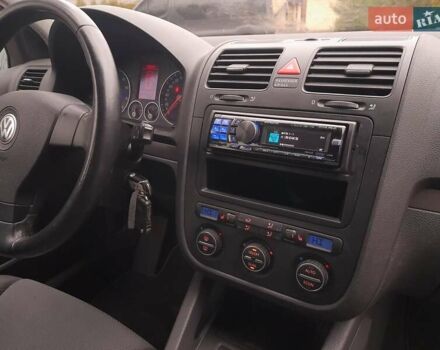 Черный Фольксваген Гольф, объемом двигателя 1.6 л и пробегом 260 тыс. км за 5399 $, фото 1 на Automoto.ua