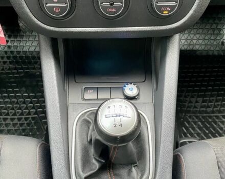 Чорний Фольксваген Гольф, об'ємом двигуна 1.4 л та пробігом 230 тис. км за 5777 $, фото 12 на Automoto.ua