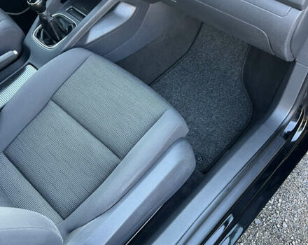 Чорний Фольксваген Гольф, об'ємом двигуна 1.6 л та пробігом 181 тис. км за 5899 $, фото 16 на Automoto.ua