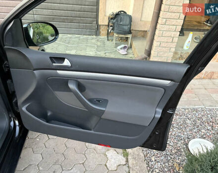 Черный Фольксваген Гольф, объемом двигателя 1.6 л и пробегом 240 тыс. км за 6150 $, фото 22 на Automoto.ua