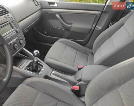 Черный Фольксваген Гольф, объемом двигателя 1.6 л и пробегом 188 тыс. км за 5500 $, фото 13 на Automoto.ua