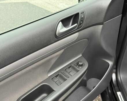 Черный Фольксваген Гольф, объемом двигателя 1.6 л и пробегом 265 тыс. км за 6300 $, фото 10 на Automoto.ua