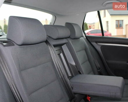 Черный Фольксваген Гольф, объемом двигателя 1.6 л и пробегом 203 тыс. км за 5890 $, фото 67 на Automoto.ua