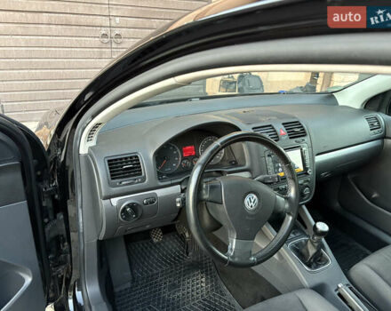 Черный Фольксваген Гольф, объемом двигателя 1.6 л и пробегом 240 тыс. км за 6150 $, фото 14 на Automoto.ua