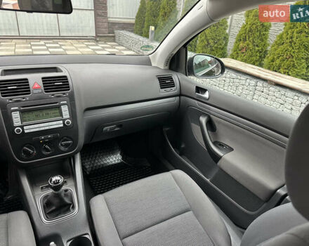 Черный Фольксваген Гольф, объемом двигателя 1.4 л и пробегом 187 тыс. км за 6500 $, фото 66 на Automoto.ua