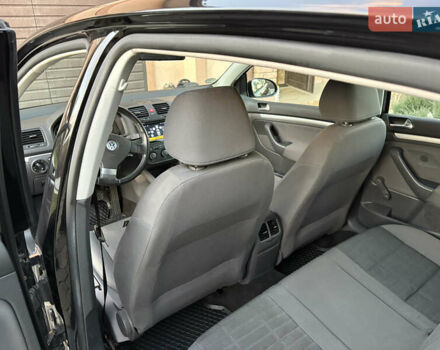 Черный Фольксваген Гольф, объемом двигателя 1.6 л и пробегом 240 тыс. км за 6150 $, фото 16 на Automoto.ua