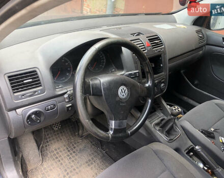 Черный Фольксваген Гольф, объемом двигателя 1.6 л и пробегом 230 тыс. км за 3500 $, фото 5 на Automoto.ua
