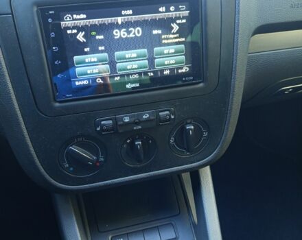 Черный Фольксваген Гольф, объемом двигателя 1.6 л и пробегом 200 тыс. км за 5300 $, фото 5 на Automoto.ua