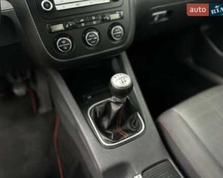 Черный Фольксваген Гольф, объемом двигателя 1.6 л и пробегом 221 тыс. км за 6600 $, фото 30 на Automoto.ua