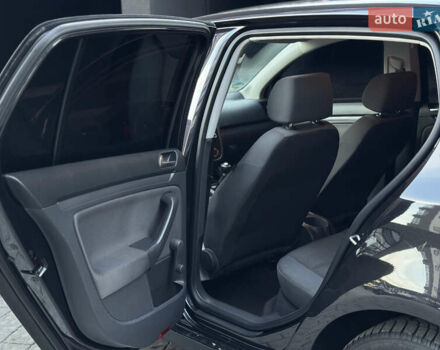 Черный Фольксваген Гольф, объемом двигателя 1.6 л и пробегом 190 тыс. км за 5350 $, фото 17 на Automoto.ua