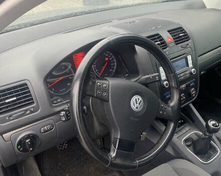 Черный Фольксваген Гольф, объемом двигателя 1.6 л и пробегом 211 тыс. км за 5900 $, фото 6 на Automoto.ua