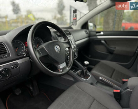 Черный Фольксваген Гольф, объемом двигателя 1.6 л и пробегом 221 тыс. км за 6600 $, фото 24 на Automoto.ua