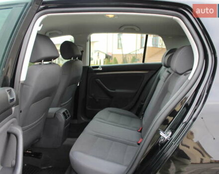 Черный Фольксваген Гольф, объемом двигателя 1.6 л и пробегом 203 тыс. км за 5890 $, фото 55 на Automoto.ua