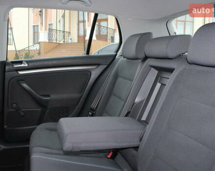 Черный Фольксваген Гольф, объемом двигателя 1.6 л и пробегом 203 тыс. км за 5890 $, фото 58 на Automoto.ua