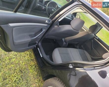 Черный Фольксваген Гольф, объемом двигателя 1.6 л и пробегом 250 тыс. км за 7500 $, фото 19 на Automoto.ua