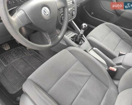 Черный Фольксваген Гольф, объемом двигателя 1.6 л и пробегом 188 тыс. км за 5500 $, фото 12 на Automoto.ua