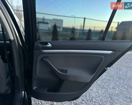 Черный Фольксваген Гольф, объемом двигателя 1.4 л и пробегом 271 тыс. км за 5700 $, фото 34 на Automoto.ua